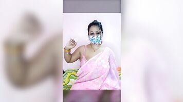 aunty showing Sexy armpits