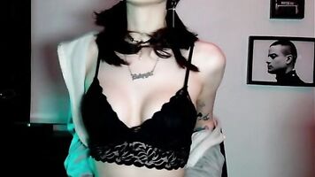 MI PRIMER JOI SOLO QUIERO QUE TE CORRAS EN MI BOCA con NEFERET EXPOSITO
