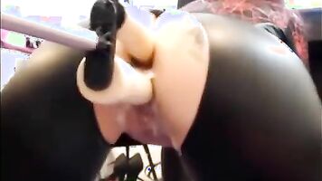 Double penetration with a fucking machine - big ass
