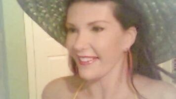 Thirsty Mature on Webcam