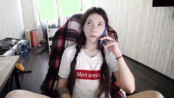 girl Talk to her stepmother and Masturbat same time(chaturbate：Sexy_B0rsch)